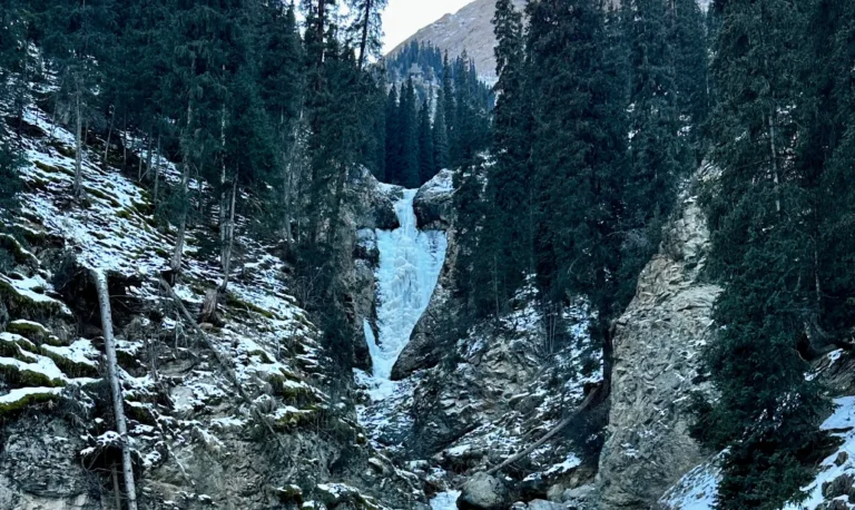 Frozen Barskoon waterfall